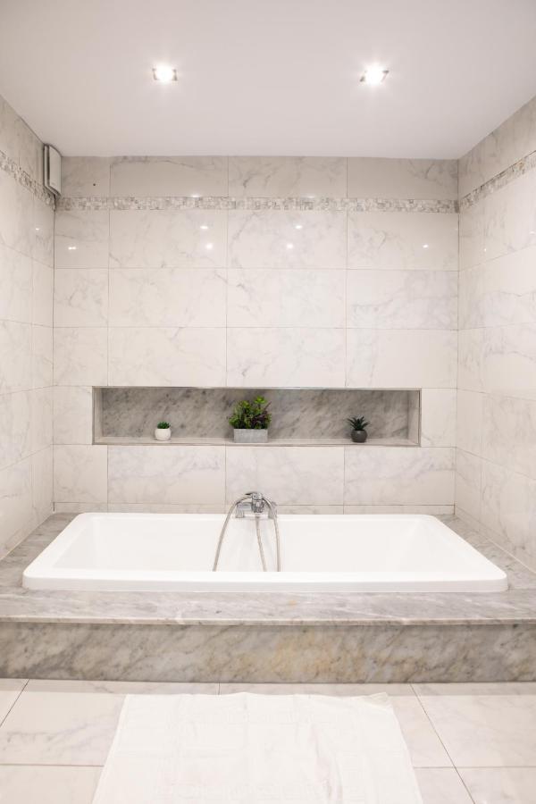 Entire Luxury Sliema Townhouse Steps From Beach Esterno foto