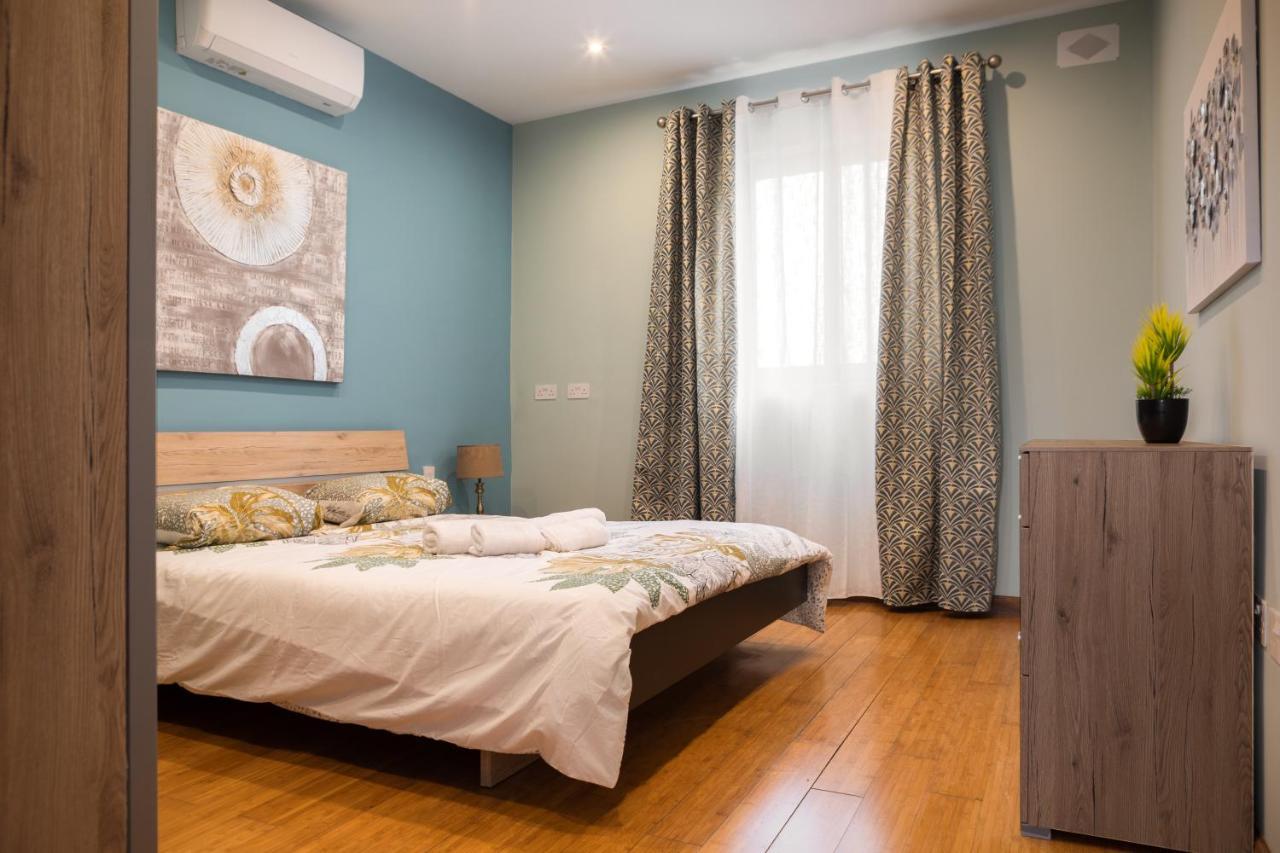 Entire Luxury Sliema Townhouse Steps From Beach Esterno foto