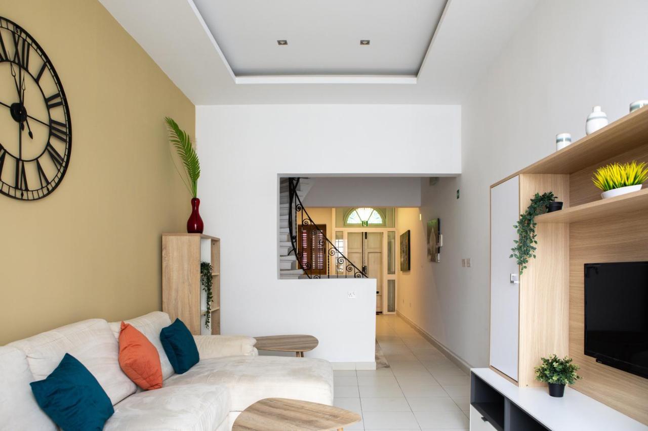 Entire Luxury Sliema Townhouse Steps From Beach Esterno foto