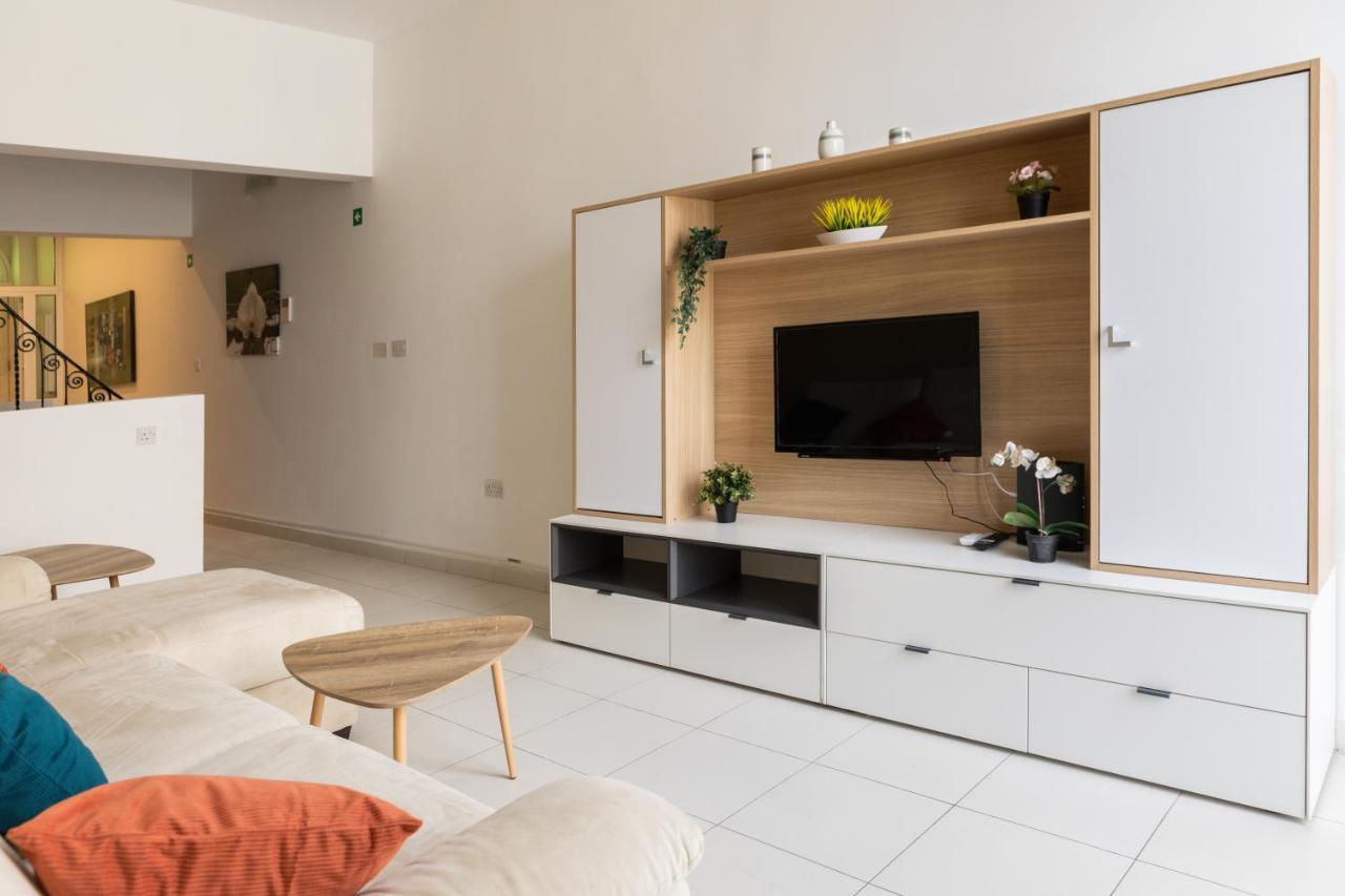 Entire Luxury Sliema Townhouse Steps From Beach Esterno foto