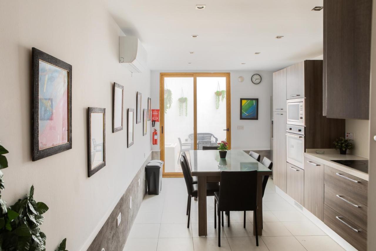 Entire Luxury Sliema Townhouse Steps From Beach Esterno foto