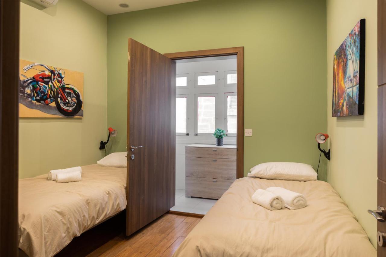 Entire Luxury Sliema Townhouse Steps From Beach Esterno foto